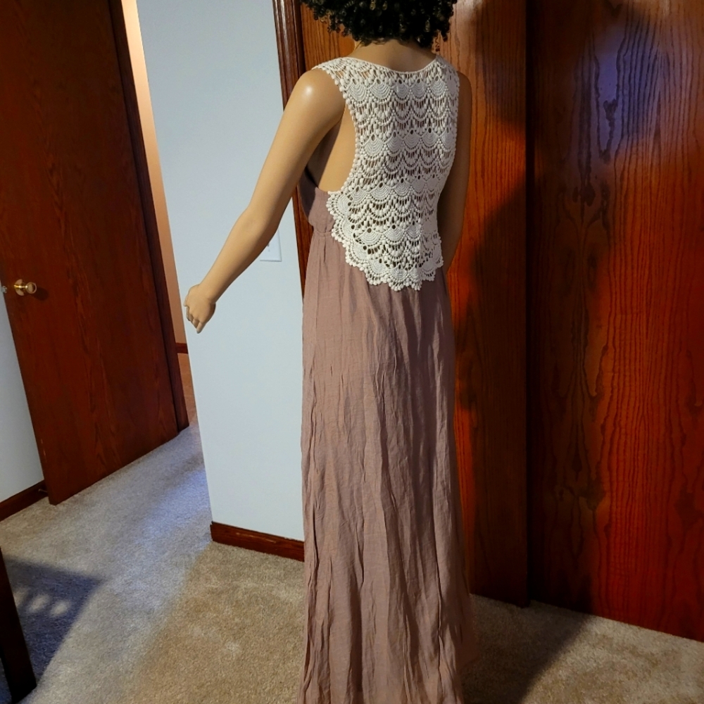 NWOT/ Forever 21 MAXI DRESS